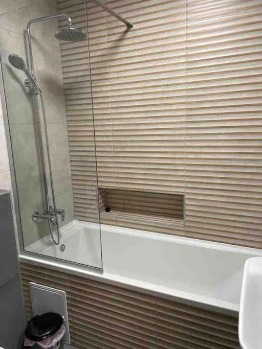 5 Dream Apartment 5 Cu Parcare Privata Oradea Exterior foto